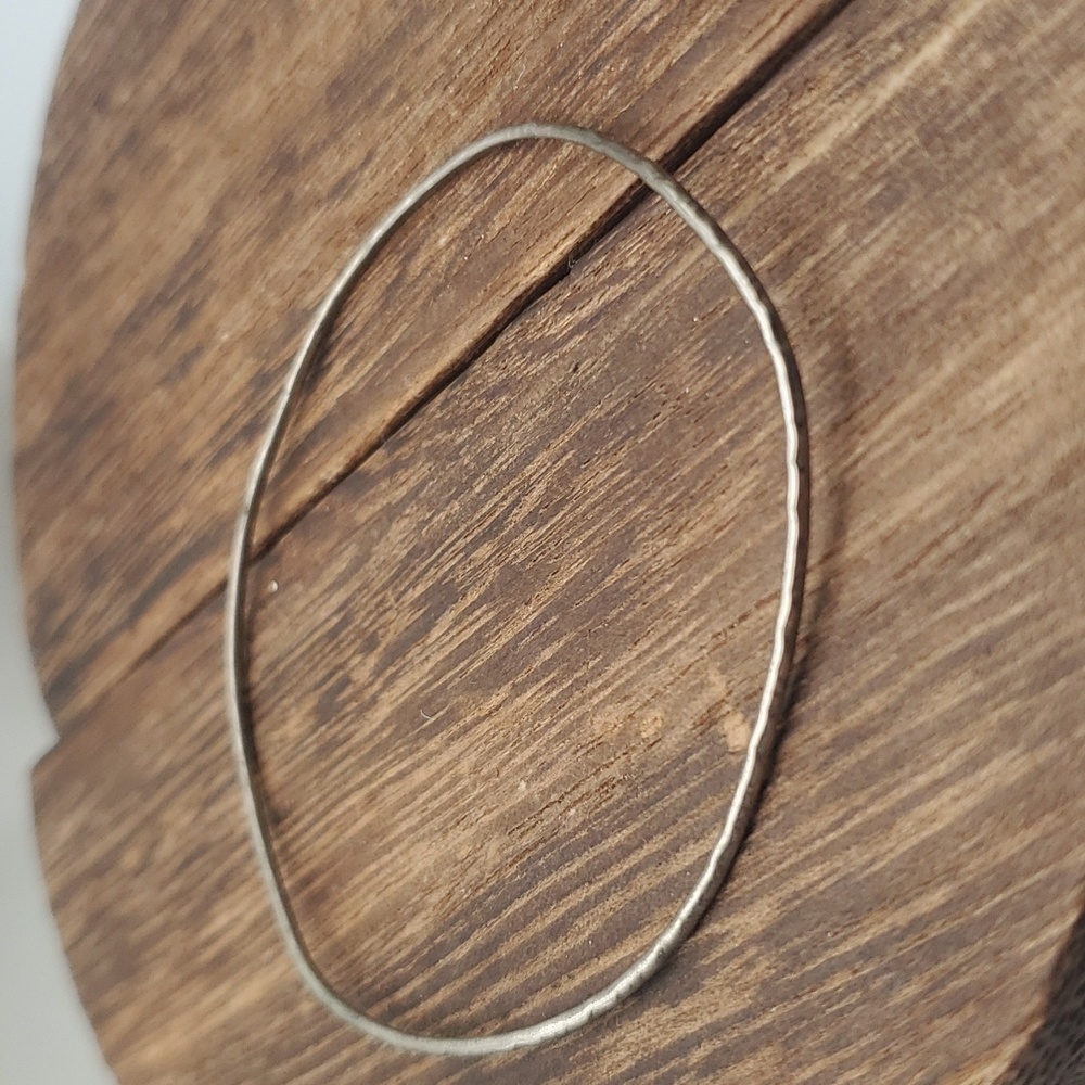 B2011‎ silver tone thin celtic bracelet